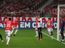 Internacional ainda teve William Pottker expulso no segundo tempo, mas mesmo assim não teve dificuldades para vencer o Atlético-GO. (Foto: Divulgação/Eduardo Deconto)