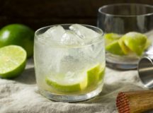 Caipirinha: fácil de fazer e bem-vinda neste calor