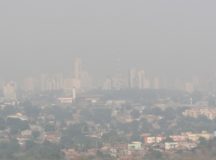 Queimadas na Amazônia, no Cerrado e no Pantanal de MT provocam densa fumaça na capital Cuiabá. (Foto: Divulgação)