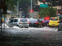 Temporal alagou vias da cidade do Rio de Janeiro, e motoristas tiveram que ter atenção redobrada no trânsito. (Foto: Divulgação)