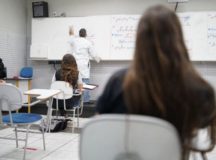 Mais de 5 milhões de crianças e adolescentes ficaram sem estudar em 2020