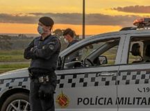 Em Ceilândia homem fica preso a grades ao tentar furtar casa