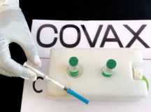 FILE PHOTO: A nurse prepares to administer the AstraZeneca/Oxford vaccine under the COVAX scheme against the coronavirus disease (COVID-19) at the Eka Kotebe General Hospital in Addis Ababa, Ethiopia March 13, 2021. REUTERS/Tiksa Negeri/File Photo