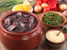 Rica em nutrientes, feijoada ganha opções saudáveis e saborosas