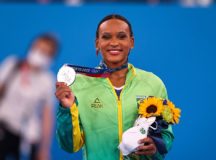 Rebeca Andrade fatura prata, 1ª medalha na ginástica feminina do país