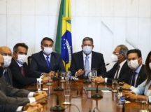 O presidente Jair Bolsonaro durante reunião para entrega da medida provisória do novo Bolsa Família ao presidente da Câmara, Arthur Lira. O programa se chamará Auxílio Brasil.