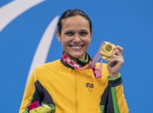 Paralimpíada: Carol Santiago é ouro e Cecília Araújo prata na natação