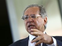 O ministro da Economia, Paulo Guedes, durante entrevista coletiva.