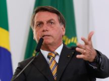 Bolsonaro afirma que Petrobras fará novo reajuste no preço dos combustíveis em 20 dias