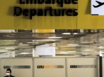 trabalhador, máscara protetora,  Aeroporto Internacional de Guarulhos , coronavírus COVID-19, Guarulhos