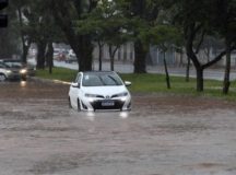 Chuva persiste no DF até março e vai marcar celebrações de fim de ano