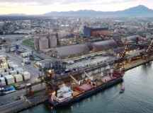 Bulk Carrier 'Discoverer' unloads U.S. soybeans at the port of Paranagua, Brazil, December 3, 2020. Picture taken December 3, 2020. Picture taken with a drone. REUTERS/Rodolfo Buhrer