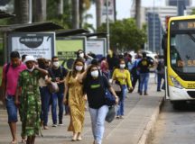 Uso de máscaras é flexibilizado ao ar livre a partir desta quarta-feira (03) no Distrito Federal.