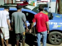 Jovem é preso junto com dois amigos por suspeita de estuprarem as irmãs dele