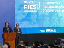 O presidente da Caixa, Pedro Guimarães,  participa da divulgação dos novos critérios de desconto e renegociação das dívidas do Fies.