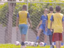 Sesc oferece aulas gratuitas de futebol, natação, xadrez, vôlei e judô