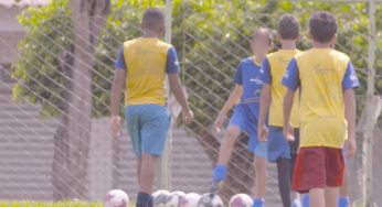 Sesc oferece aulas gratuitas de futebol, natação, xadrez, vôlei e judô