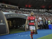 Em momento conturbado, Flamengo estreia na Copa Libertadores