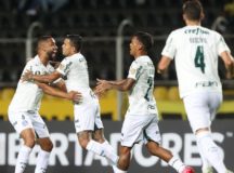 O jogador Dudu, da SE Palmeiras, comemora seu gol contra a equipe do Deportivo Táchira FC, durante partida válida pela fase de grupos, da Copa Libertadores, no Estádio Pueblo Nuevo. (Foto: Cesar Greco)