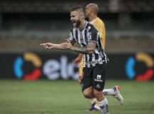 Atlético-MG vence com gols de Eduardo Sasha na Copa do Brasil