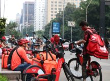 Entregadores de aplicativo, Avenida Paulista , fase vermelha, covid-19.