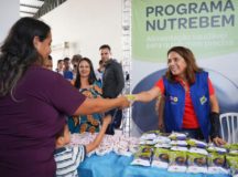 Aluguel Social: Gracinha Caiado entrega 500 cartões a famílias de Planaltina de Goiás