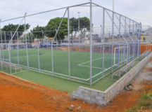 Campo sintético no Gama ganha muro contra alagamento no período de chuvas