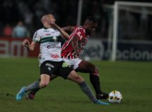 São Paulo e Coritiba empatam em 1 a 1 no Couto Pereira