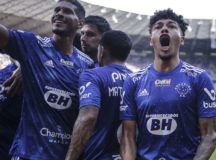 Cruzeiro segura pressão, vence Bahia e dispara na ponta da Série B