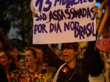 Rio de Janeiro - Mulheres fazem caminhada em solidariedade às manifestações feministas na América Latina, que tem países com alta taxa de feminicídio, segundo a ONU (Fernando Frazão/Agência Brasil)