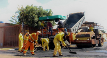 Moradores comemoram novo asfalto no Jardim Céu Azul