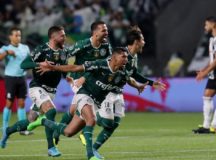 Com dois a menos, Palmeiras segura empate e se classifica nos pênaltis