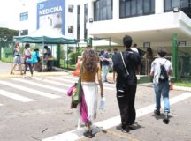 Participantes do Exame Nacional do Ensino Médio (Enem) 2021 fazem, neste domingo (28), segundo dia de avaliação, provas de matemática e de ciência da natureza.