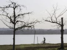 Brasilienses aproveitam o sol e o perídodo da seca. Não chove a 108 dias na cidade