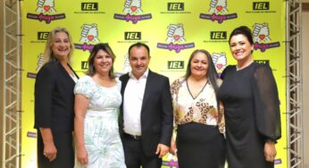 IEL Goiás homenageia Prefeitura de Valparaíso por práticas de estágio