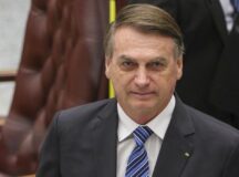 O presidente da República, Jair Bolsonaro,participa de cerimônia de posse dos desembargadores Messod Azulay Neto e Paulo Sérgio Domingues, como ministros do Superior Tribunal de Justiça (STJ).