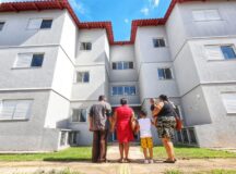 Em Aparecida, Agehab oficializa entrega de 300 apartamentos