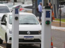 Pontos públicos de recarga de veículos elétricos serão reativados no DF