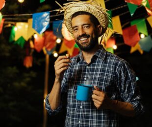 Sabor tradicional da festa junina, quentão pode ser feito com cachaça ou vinho